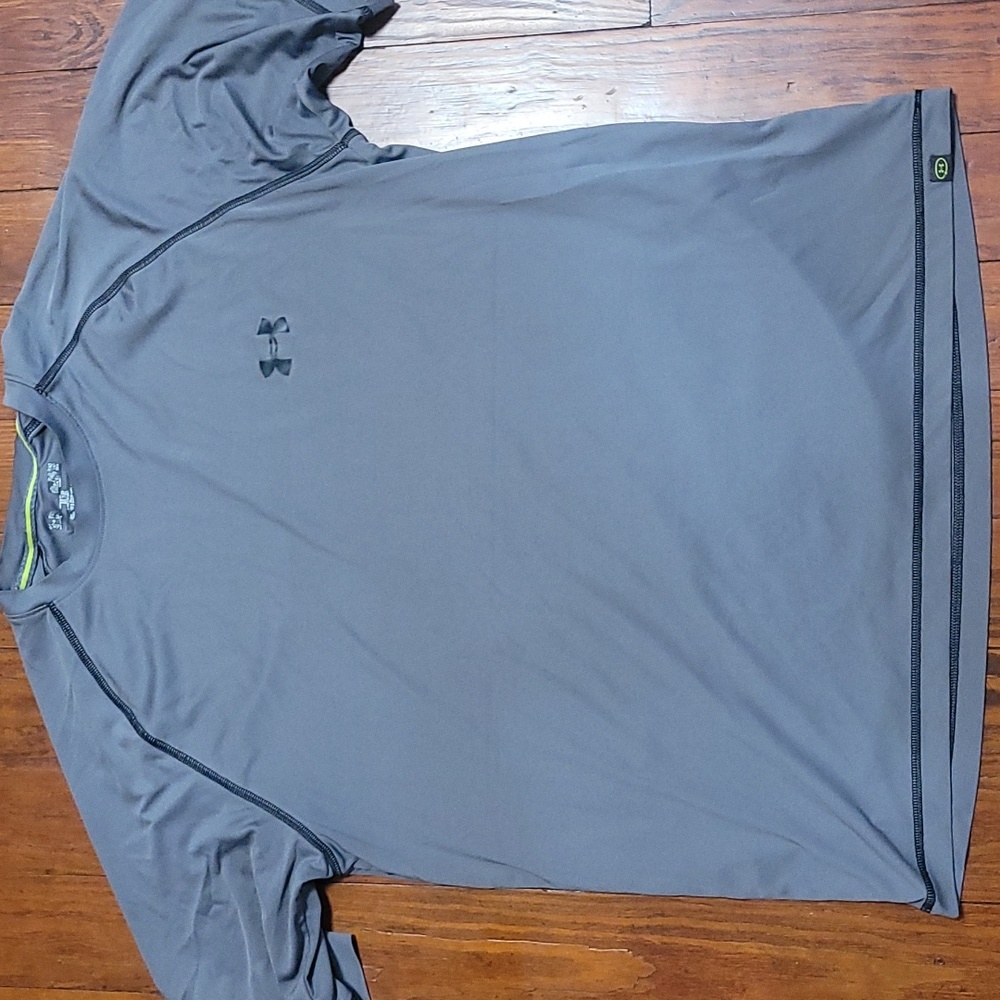 Under Armour t-shirt